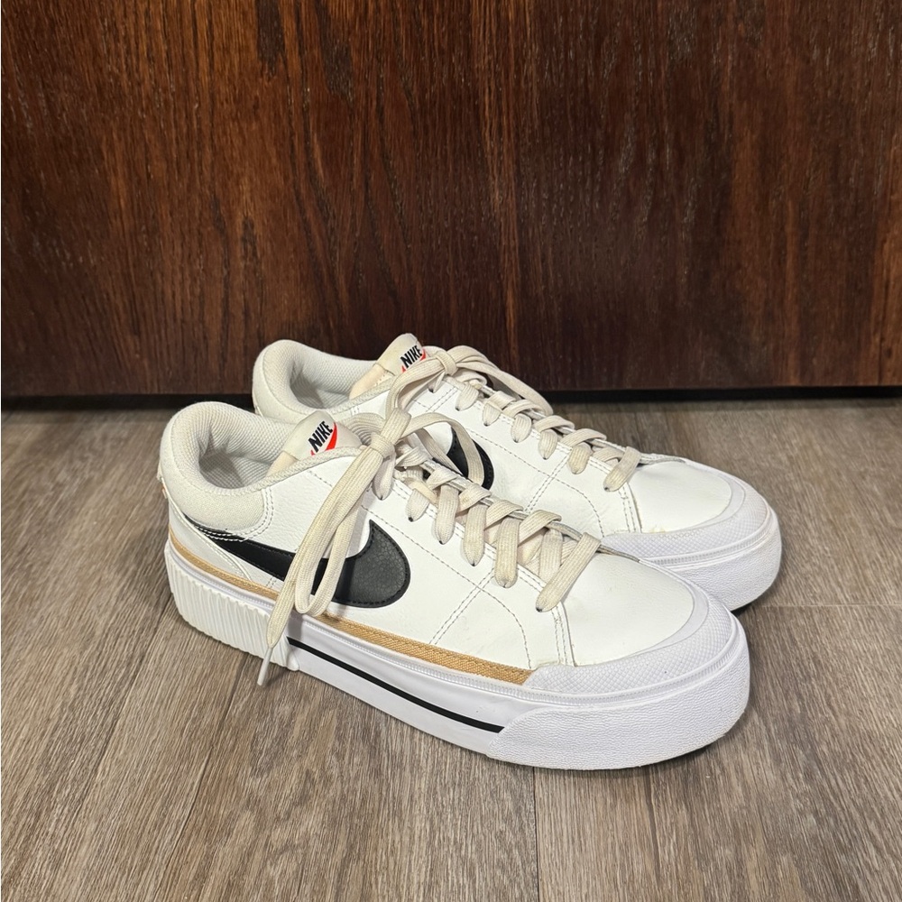Nike Court Legacy Lift Sneakers